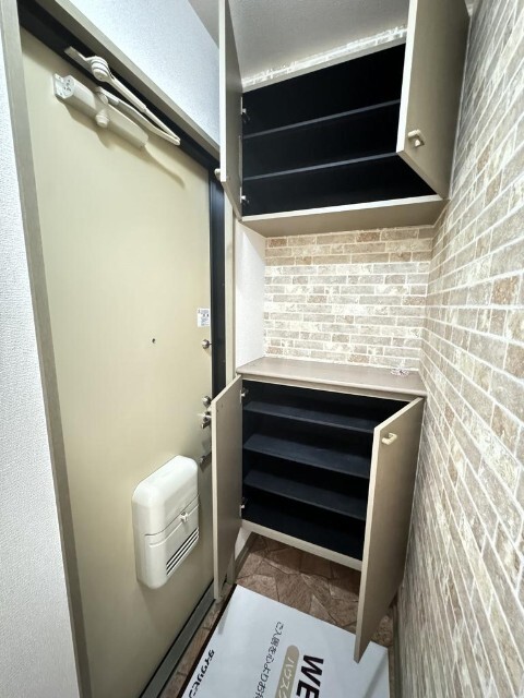玄関　同物件別室のイメージ写真を掲載しています