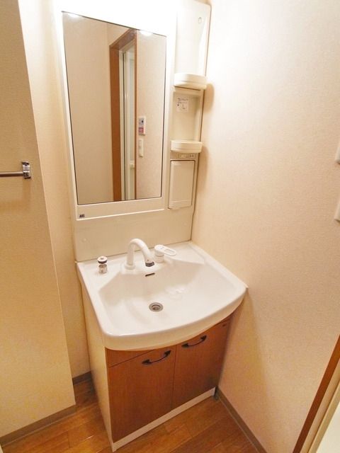洗面設備　♪朝・晩の強い味方、洗髪洗面化粧台♪