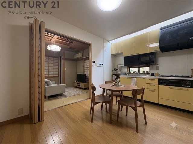 居室・リビング　画像中の家具はAIにより配置加工しているため、付属しません