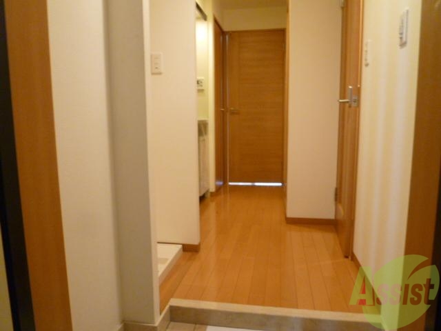 玄関　ゆとりある設計で、お客様を心地よく迎える玄関口。