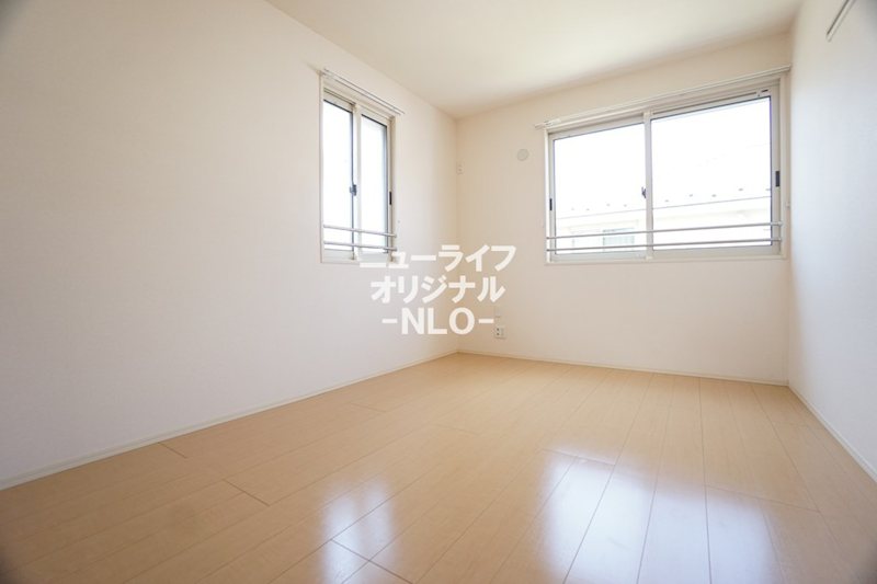 その他部屋・スペース　白を基調とした明るいお部屋で、インテリアが映えます