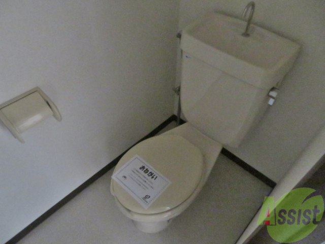 トイレ　トイレはシンプルな作りなので、掃除が楽にできそうですね。