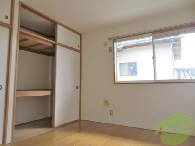 その他部屋・スペース　寝室は６帖なのでダブルベッドも余裕で置けますね。