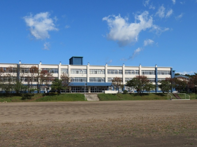 中学校　室蘭市立港北中学校（中学校）まで1462m