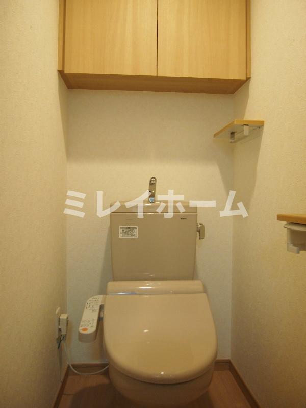 トイレ　同建物内、別のお部屋の参考写真になります。