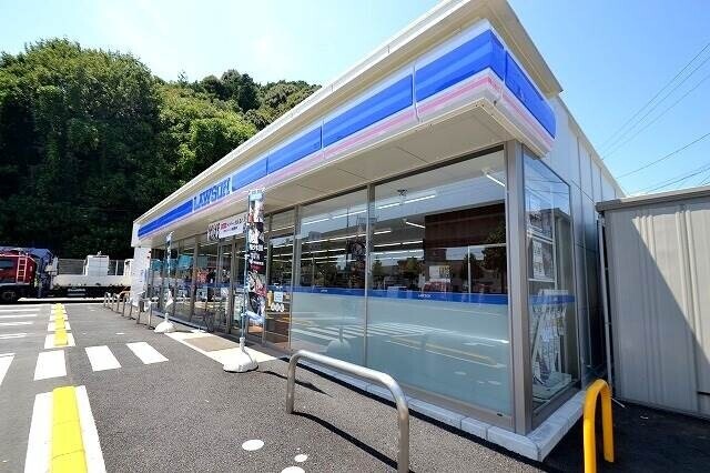 コンビニ　ローソン　伴東３丁目店（コンビニ）まで209m