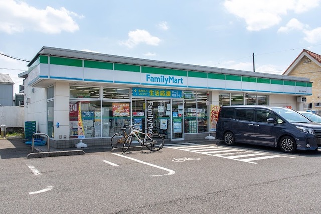 コンビニ　ファミリーマート武蔵村山新青梅街道店（コンビニ）まで241m