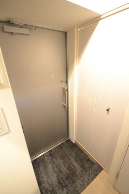 玄関　※別号室の参考写真