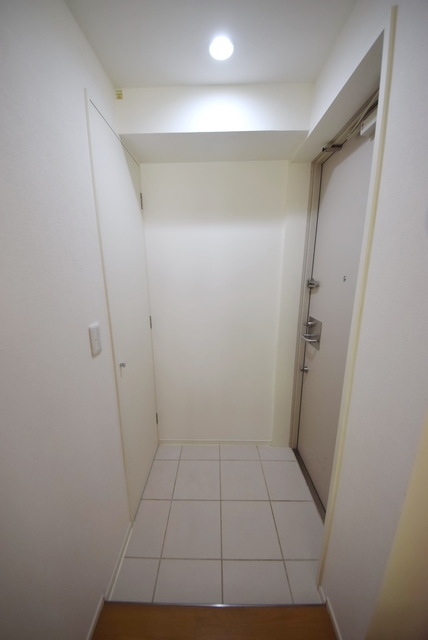 玄関　※別部屋の参考写真です。