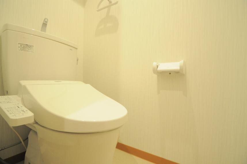トイレ　嬉しい温水洗浄便座