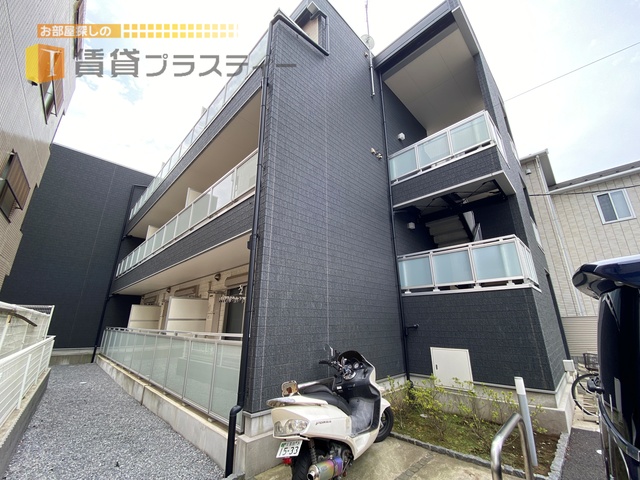 建物外観　落ち着いたシックな大人カラー。
