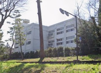 中学校　大磯町立大磯中学校（中学校）まで889m