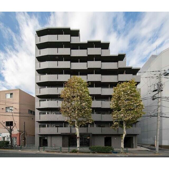 建物外観　鉄筋コンクリート造のがっちりとした建物。