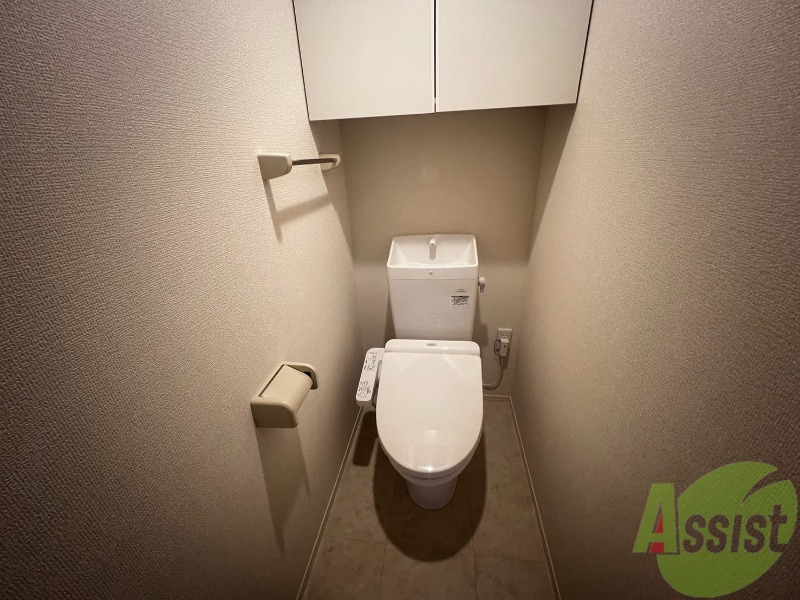トイレ　トイレは温水洗浄便座です。思わず長居してしまいそうです。