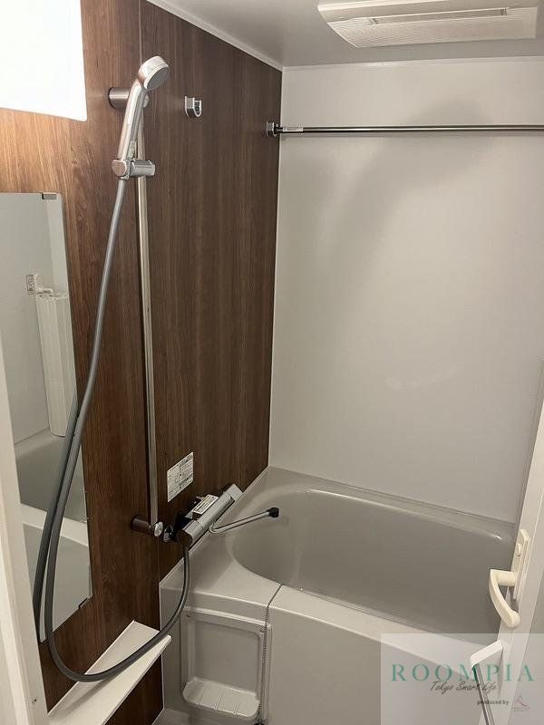 バス・シャワールーム　※同タイプの別のお部屋です。