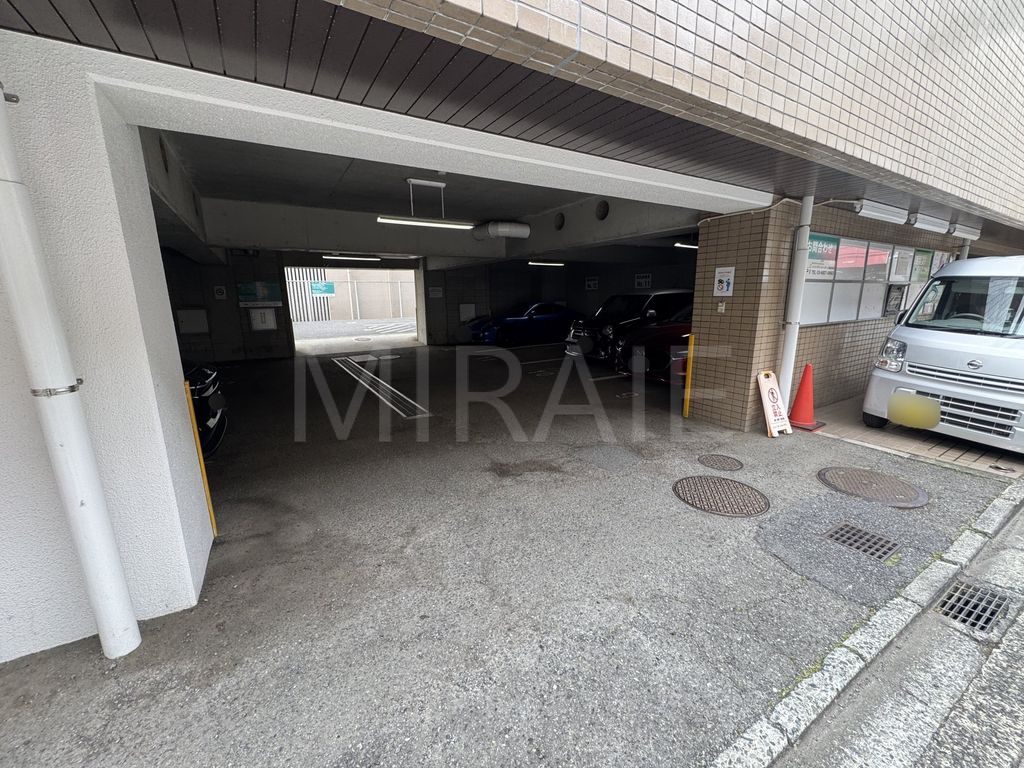 駐車場　駐車場