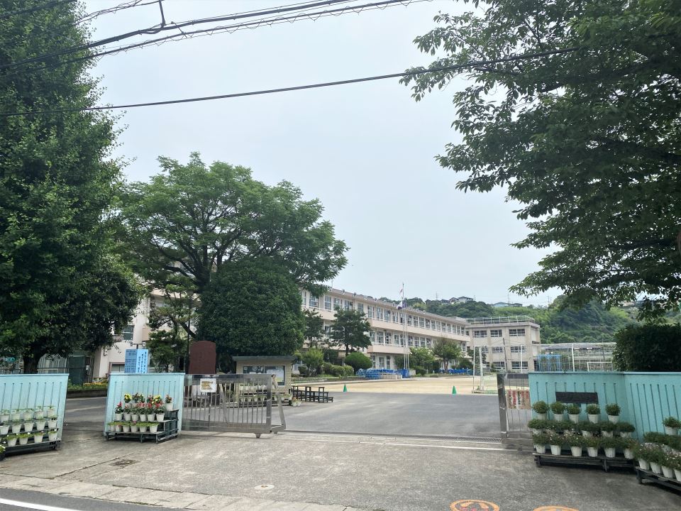 小学校　伊敷小学校（小学校）まで840m