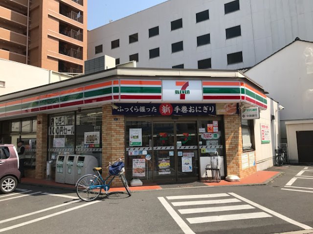 コンビニ　セブン－イレブン　岡山内山下１丁目店（コンビニ）まで144m
