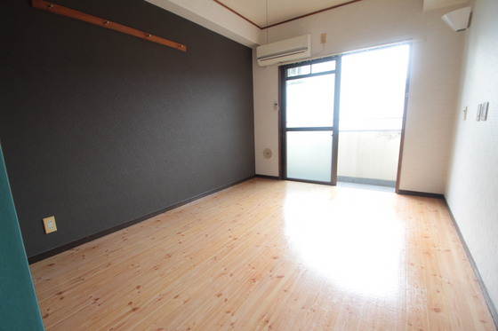 居室・リビング　※別部屋の写真です