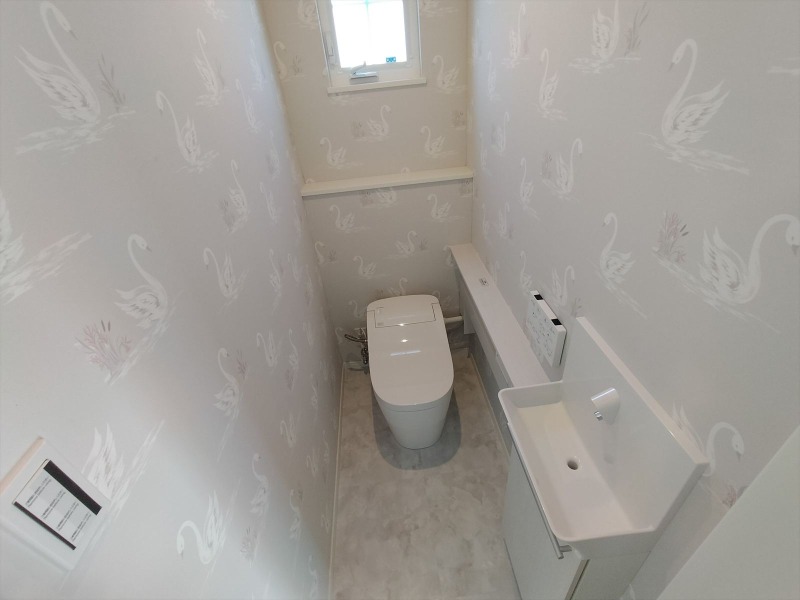 トイレ　1階、2階にトイレがございます。