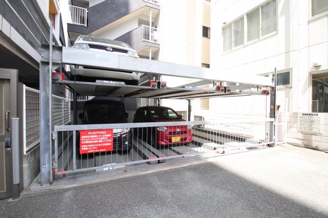 駐車場　駐車場があるので、車を買う予定の方も安心です