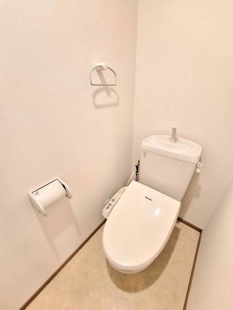 トイレ　ウォシュレット付き
