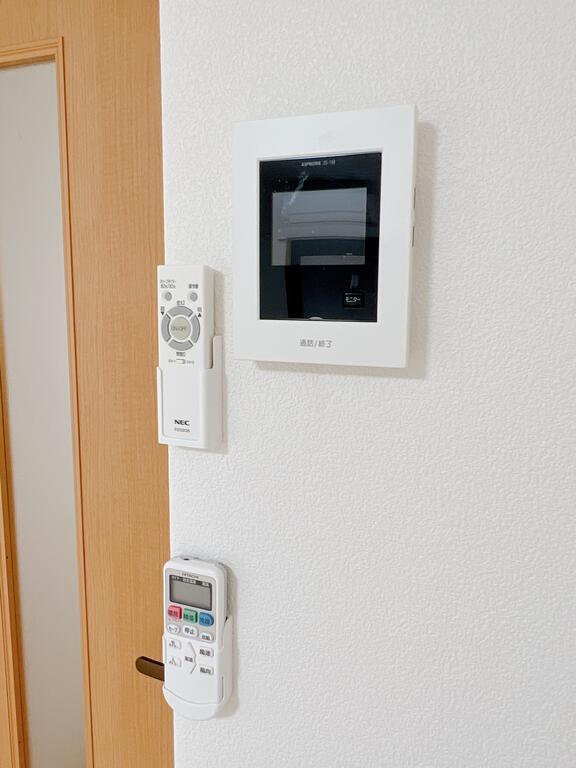 セキュリティ　モニター付きインタホーンあり。音声とカラー映像で来客確認！