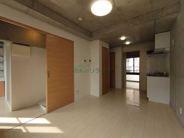居室・リビング　別部屋参考写真となります。