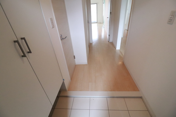 玄関　※別部屋の写真です