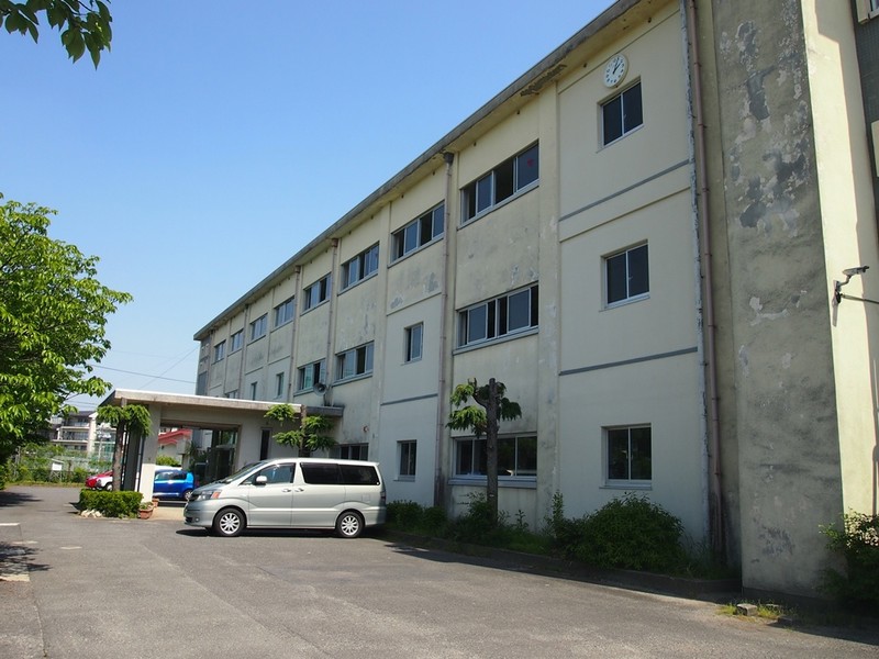 小学校　奈良市立鶴舞小学校（小学校）まで565m