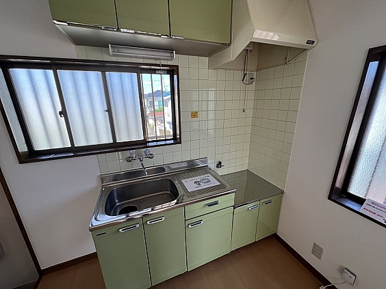 キッチン　参考写真　収納豊富なキッチン