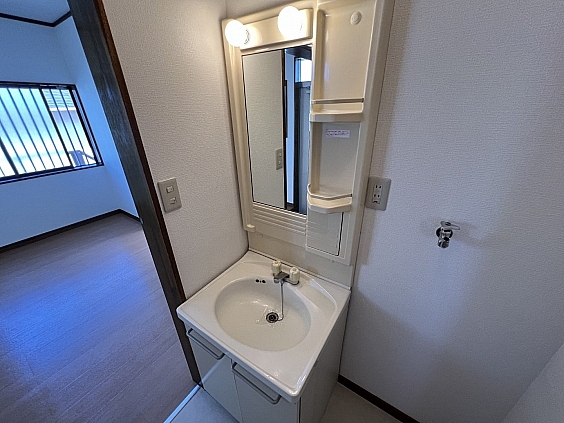 洗面設備　参考写真　生活しやすい独立洗面化粧台