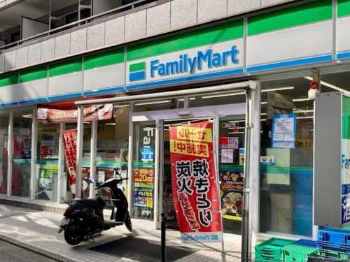 コンビニ　ファミリーマート 祐天寺駅前店（コンビニ）まで586m