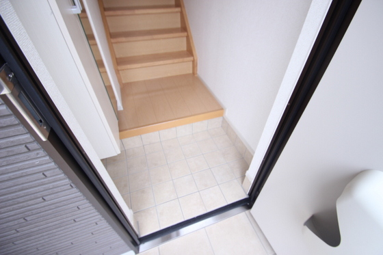 玄関　※別部屋の写真です
