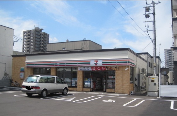 コンビニ　セブンイレブン札幌琴似2条5丁目店（コンビニ）まで268m