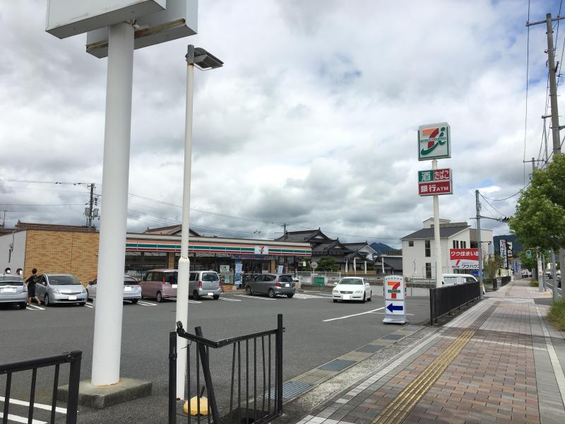 コンビニ　セブンイレブン（コンビニ）まで500m