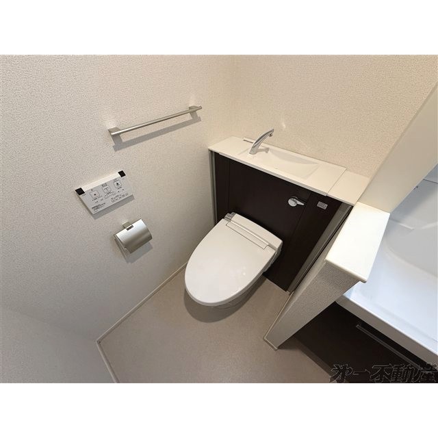 トイレ　温水洗浄暖房便座