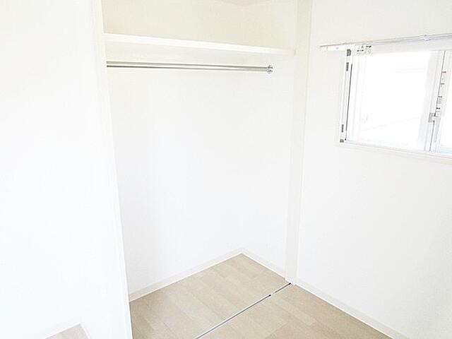 収納　（別タイプ参考写真）　グラン・エスポワール　荒川区東尾久3