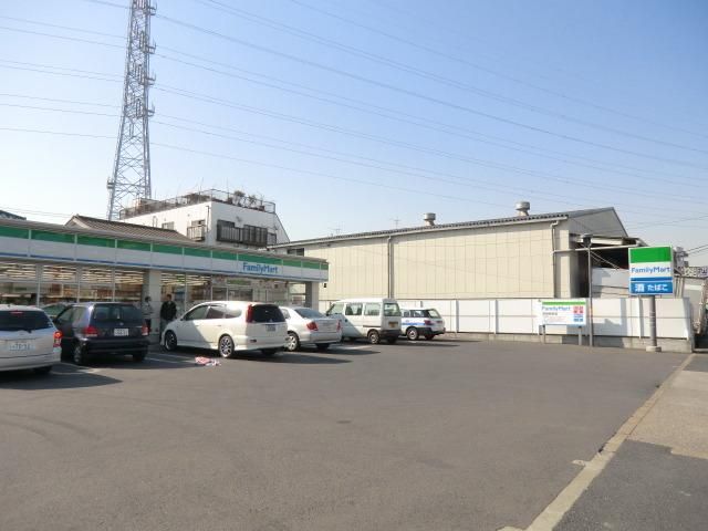 コンビニ　ファミリーマート六町駅前店（コンビニ）まで552m