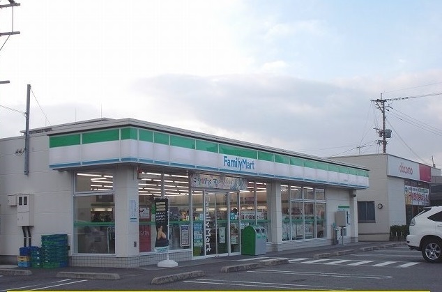 コンビニ　ファミリーマート（コンビニ）まで290m
