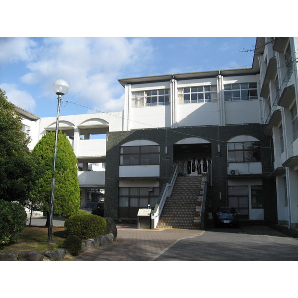 中学校　滋賀県立水口東中学校（中学校）まで1157m