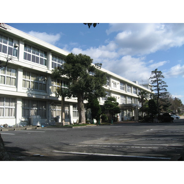 小学校　甲賀市立水口小学校（小学校）まで375m