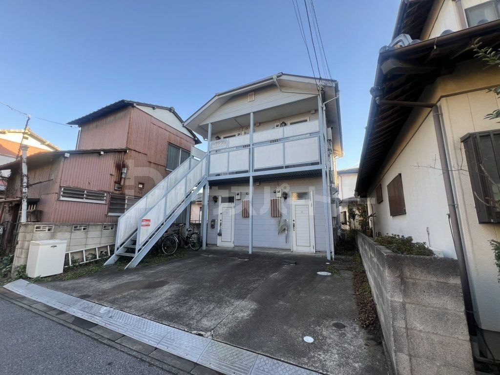 建物外観　駐車場