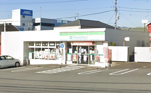 コンビニ　ファミリーマート（コンビニ）まで660m
