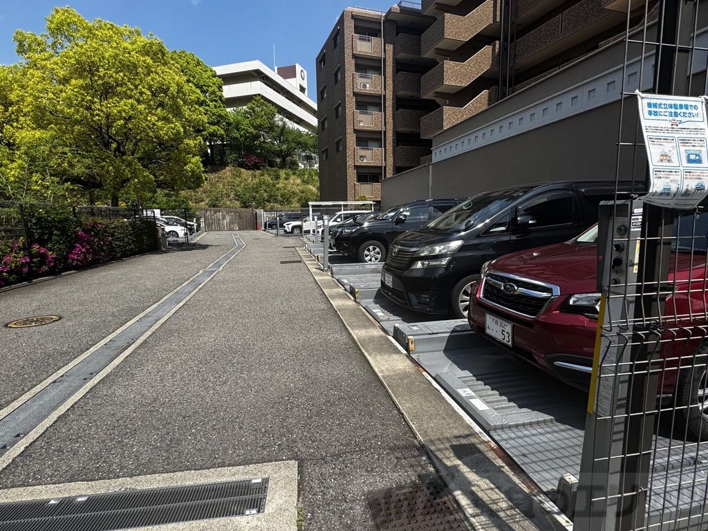 駐車場　駐車場