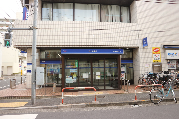 銀行　みずほ銀行羽田支店（銀行）まで677m
