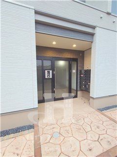 エントランス　落ち着いたエントランスです