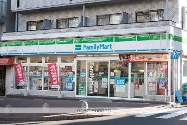 コンビニ　ファミリーマート　早稲田鶴巻町店（コンビニ）まで241m
