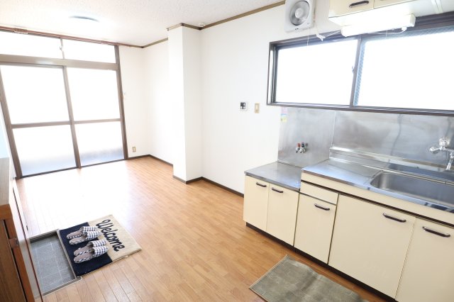 キッチン　301号室の写真を使用しています。