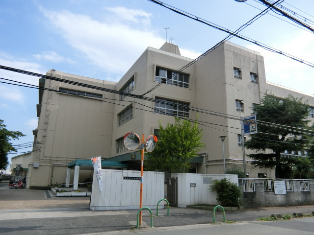 中学校　茨木市立三島中学校（中学校）まで1071m